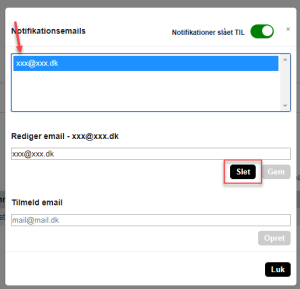 Billedet viser et eksempel på en e-mailadresse samt knapperne Slet og Luk til sletning af en notifikationsmodtager.